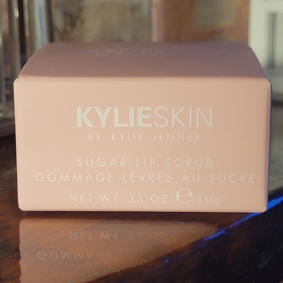 Kylie Skin Sugar Lip Scrub - Picture 1 of 3